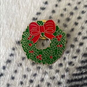 Red and Green Christmas‎ Wreath Pin